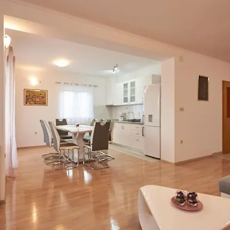 Apartment Apartman Sunny