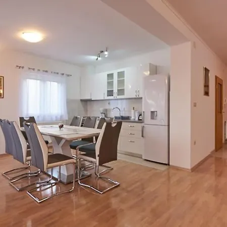 Apartment Apartman Sunny