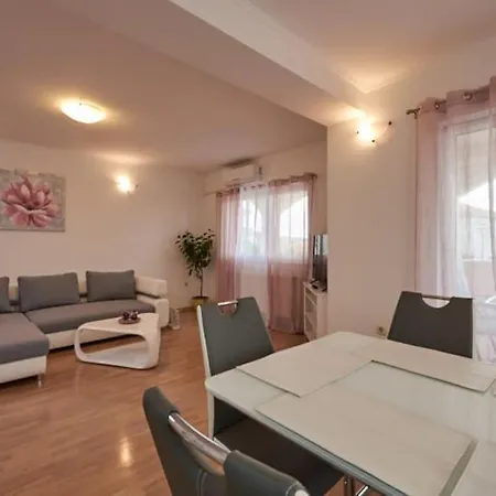 Apartment Apartman Sunny
